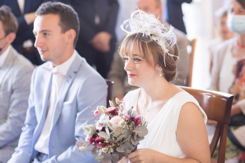 bijou de tete bouquet de fleurs costume sur mesure ceremonie civile mariage romantique loire atlantique