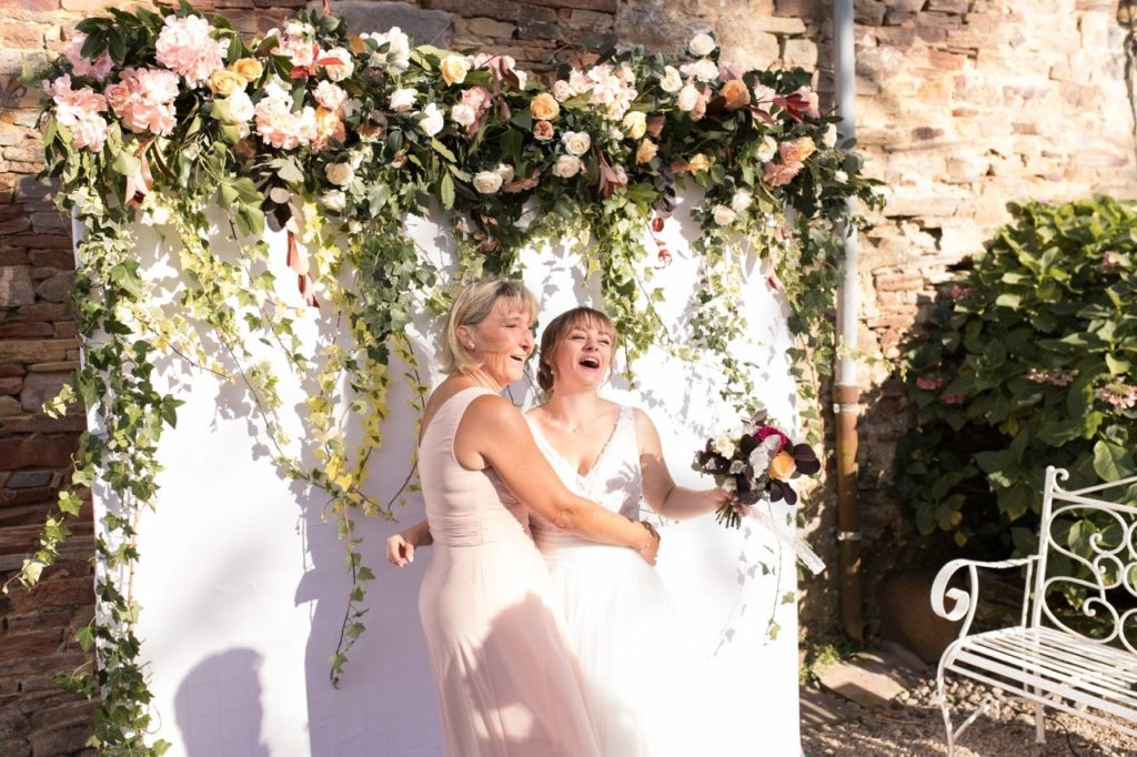 mariage romantique photobooth arche florale decoration loire atlantique chateau du pordor lieu de reception