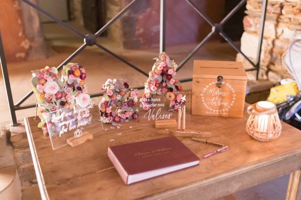 mariage romantique chateau du pordor lieu de reception livre dor cagnotte decoration florale loire atlantique