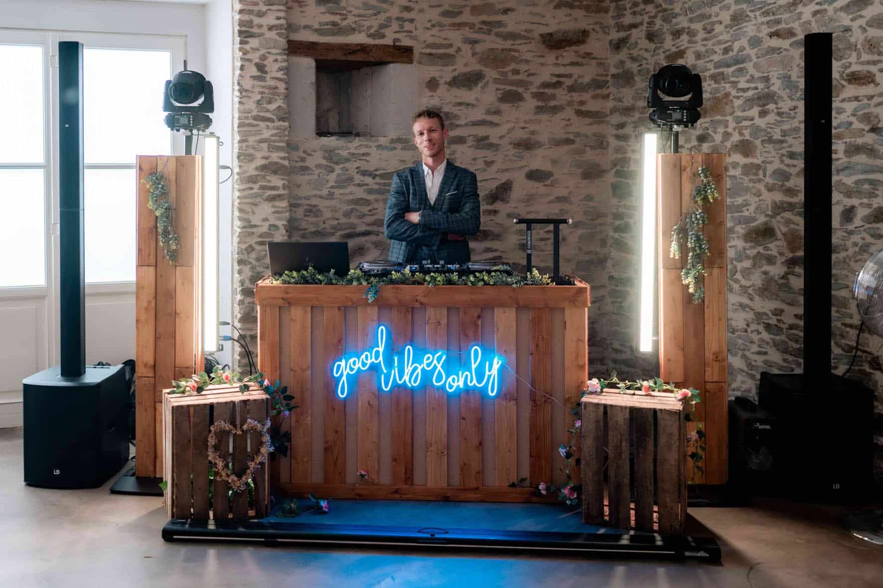 platine dj lettres neons soiree mariage angers