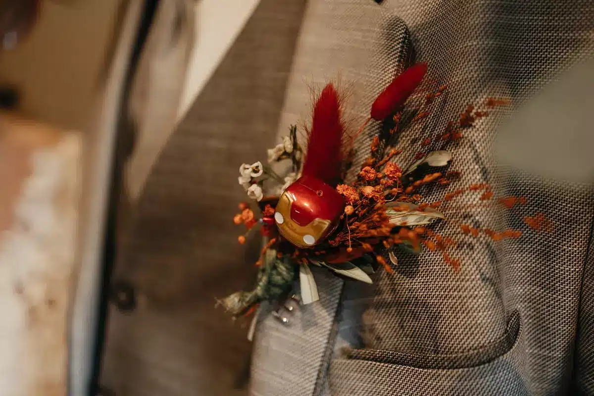 mariage fantastique boutonnière fleurs marvel orne