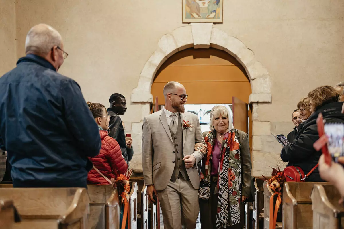 mariage religieux entrée du marié sarthe