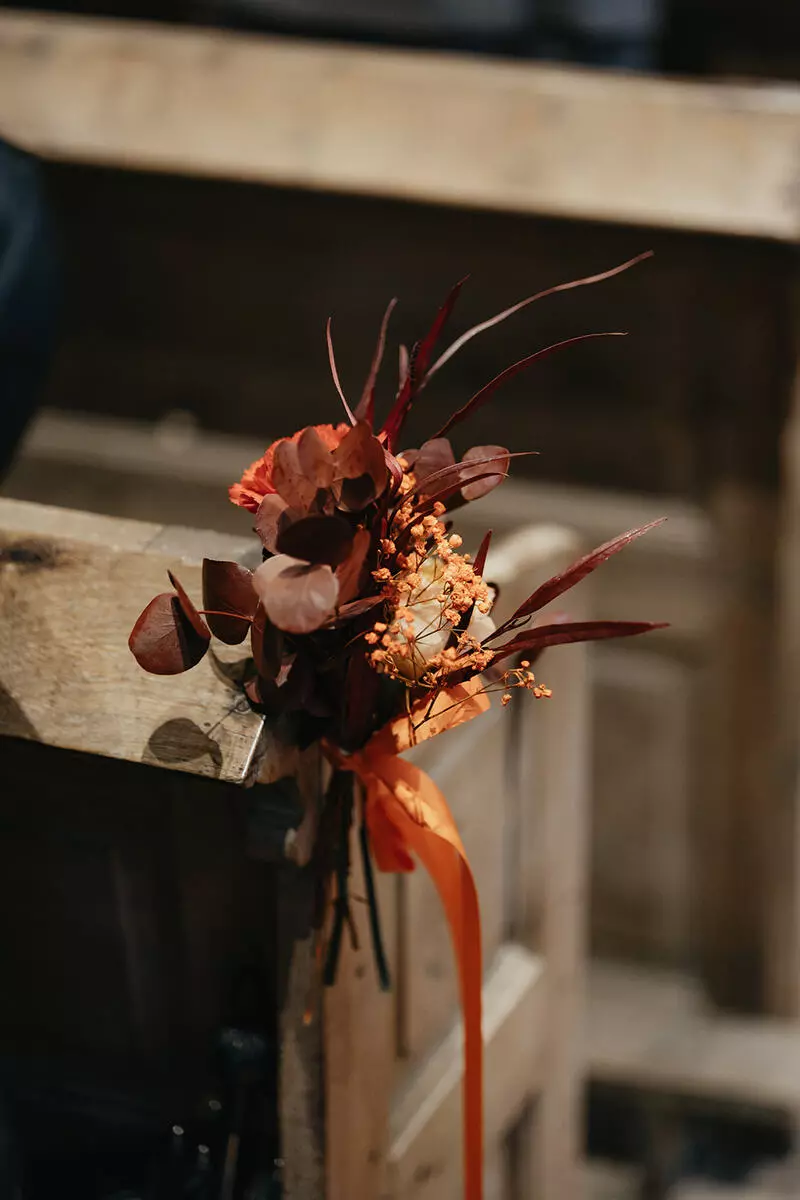 fleurs bout de banc eglise mariage automne le mans