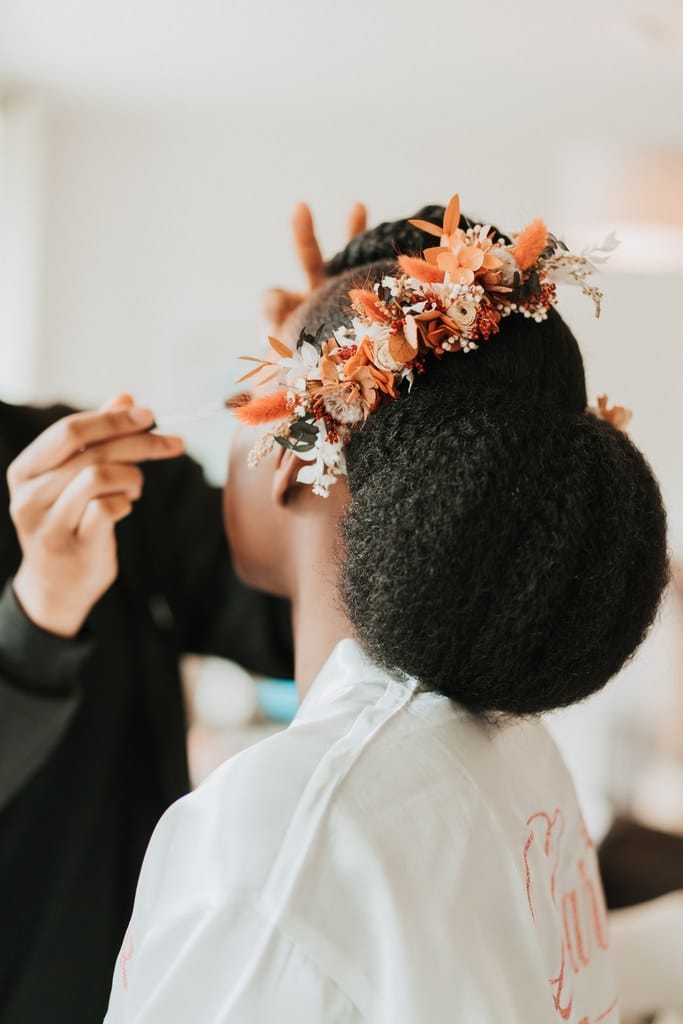 photobooth boheme avec couronne de fleurs sechees champetre