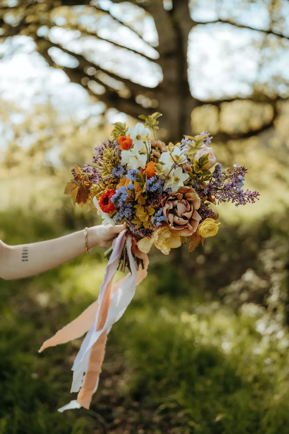 bouquet de mariée champêtre coloré printemps sarthe