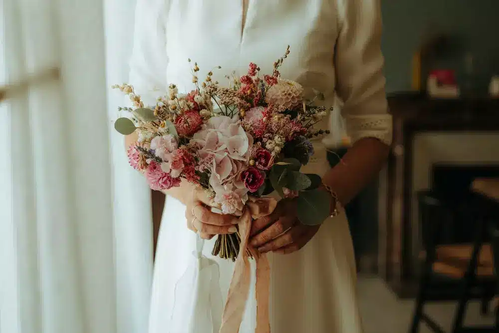 bouquet de mariée doux rose fleurs séchées mariage le mans