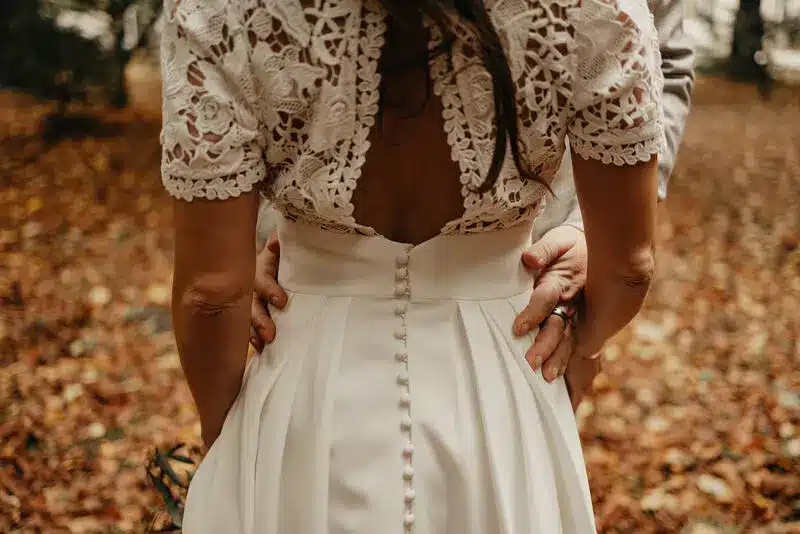 robe de mariée dentelle et boutons le mans