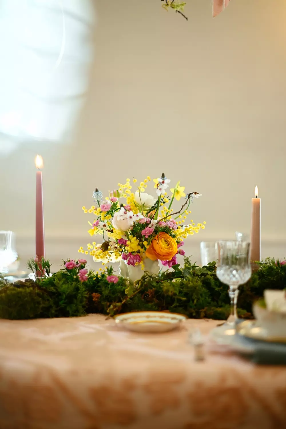 centre de table floral jaune printemps mariage sarthe