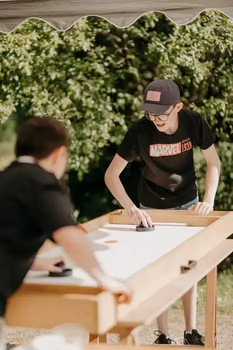 jeu en bois géant hockey sur table pour un mariage en Mayenne