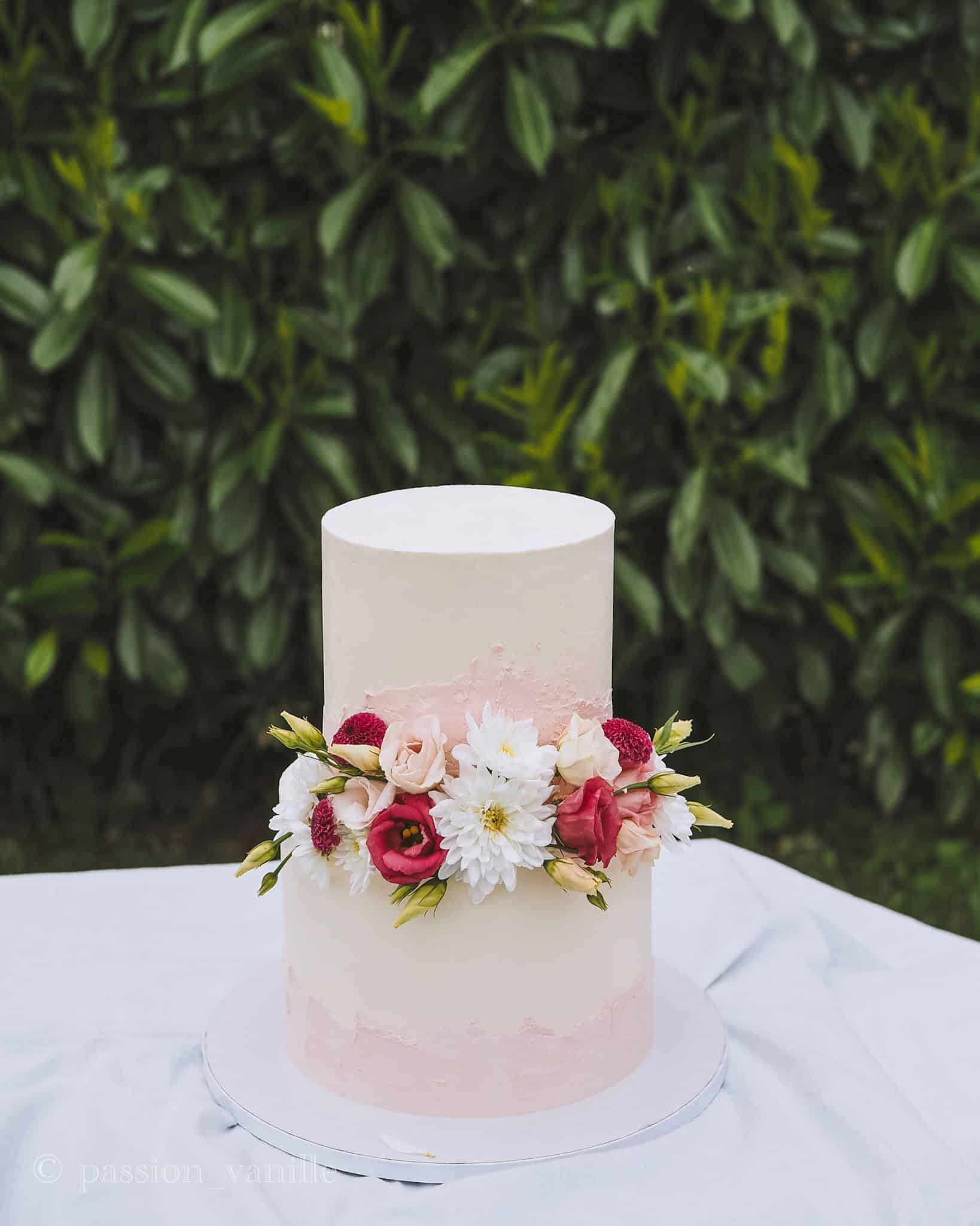 cake design avec fleurs naturelles nantes