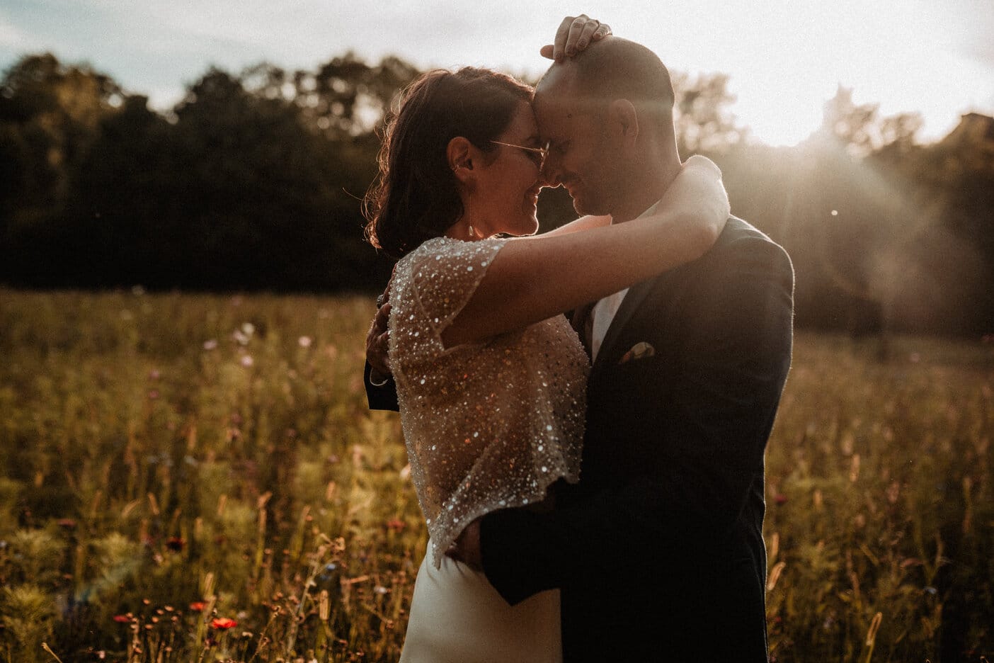 couple mariage séance photo golden hour pays de la loire