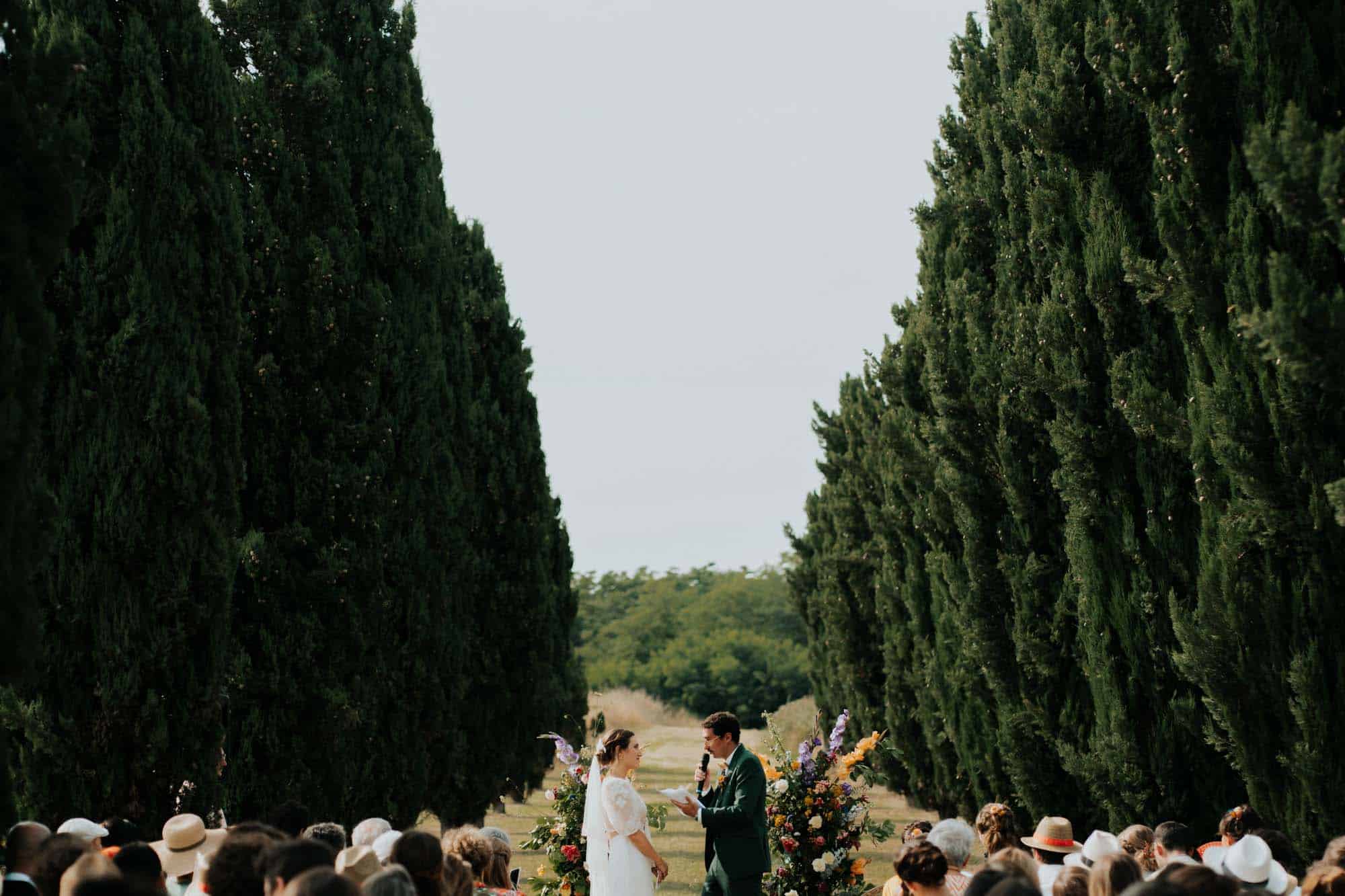 ceremonie laique parc d'un chateaux bordelais