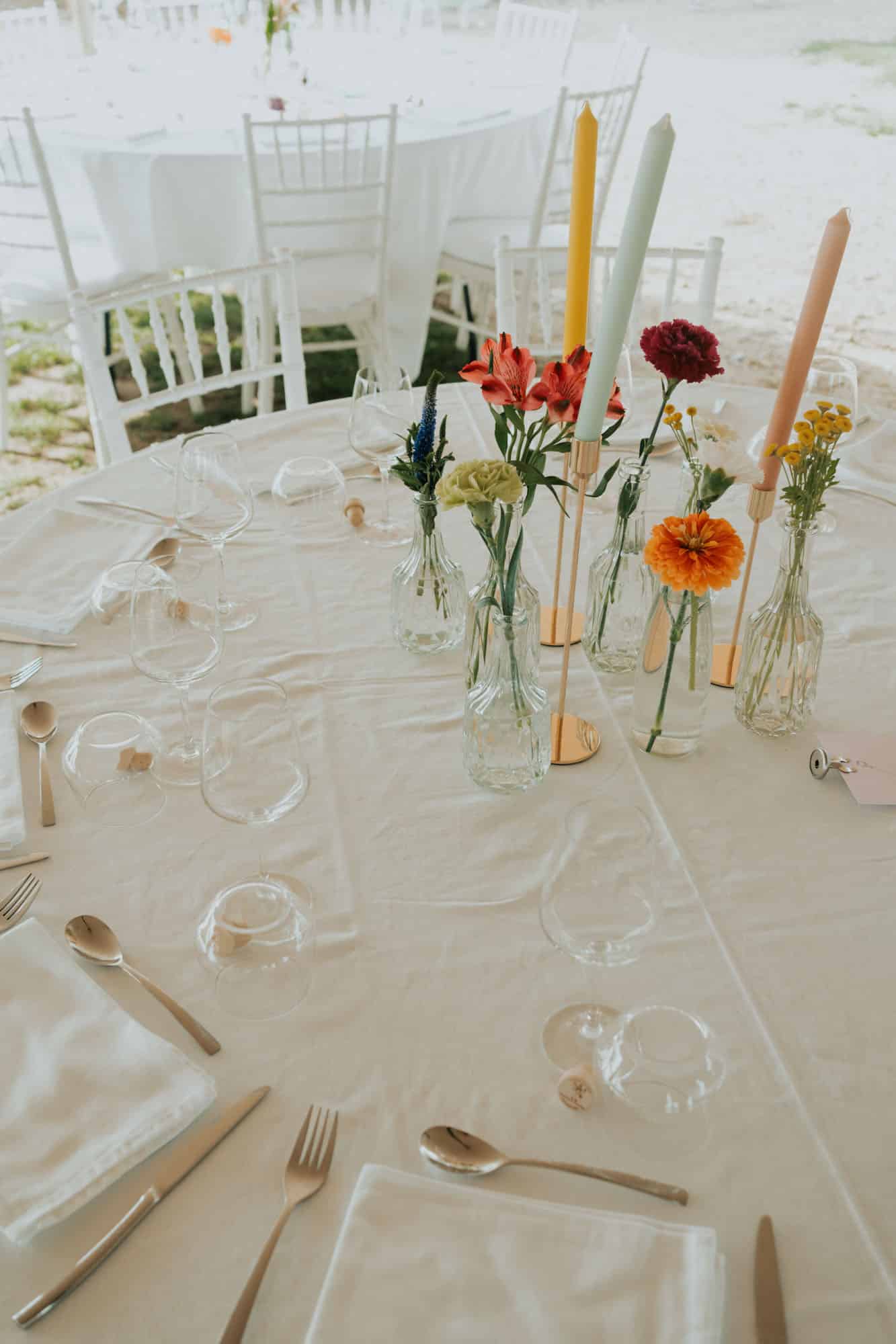 decoration table de mariage colorée