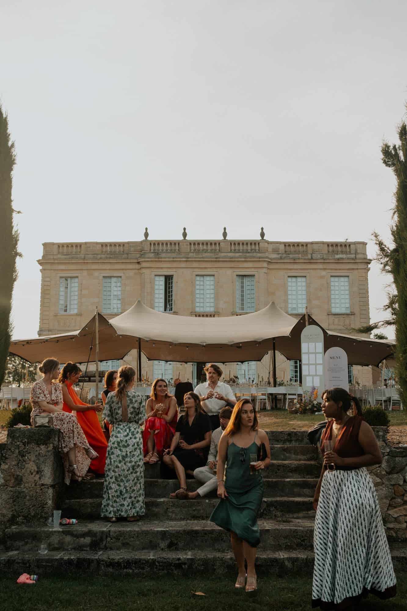 cocktail de mariage en exterieur dans un chateau bordelais