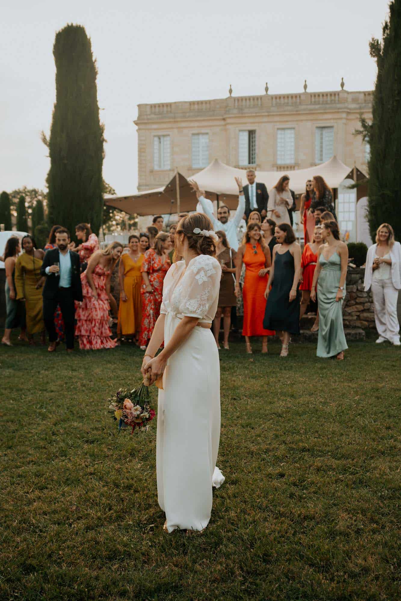 lancer de bouquet par la mariée