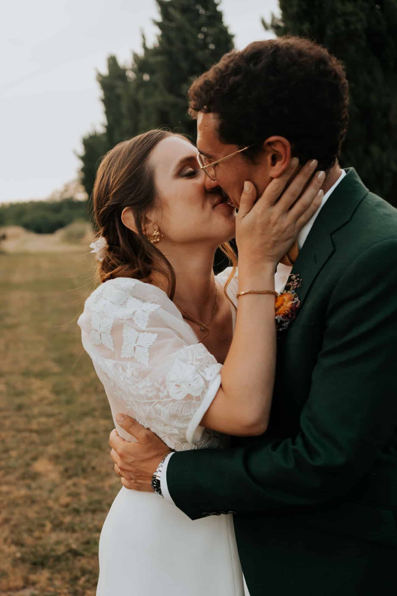 couple de jeune mariée