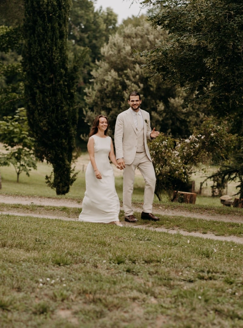 couple de mariée arrivee au cocktail