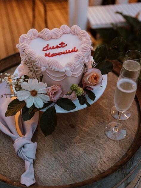 © gâteau de mariage vintage tendance