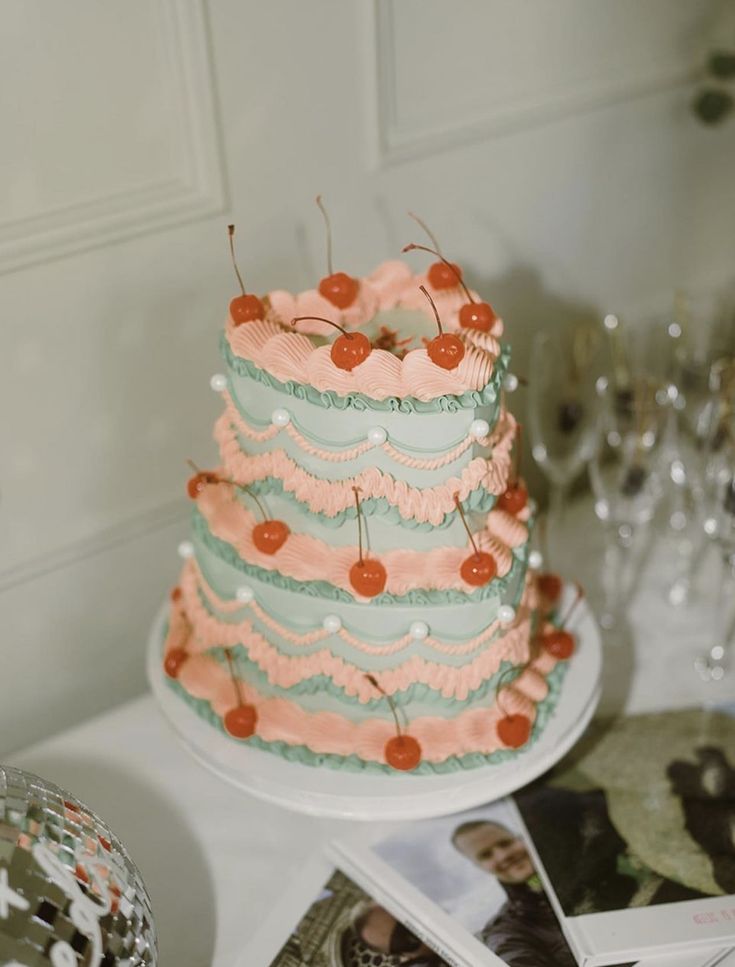 gâteau de mariage tendance 2025