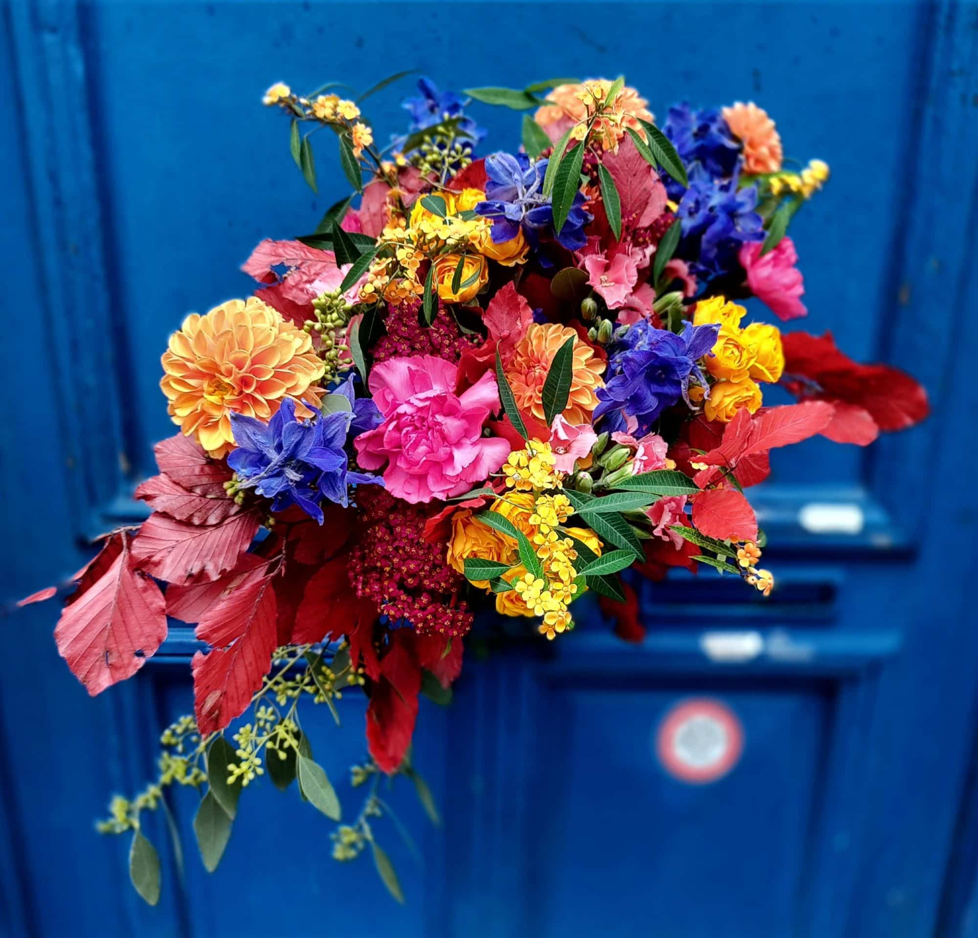 fleurs mariage colorée bordeaux