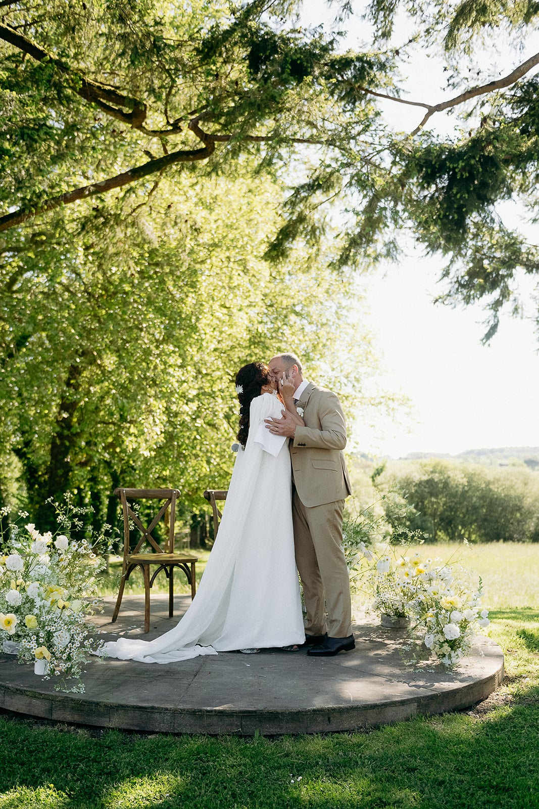 fin de ceremonie laique baiser des maries