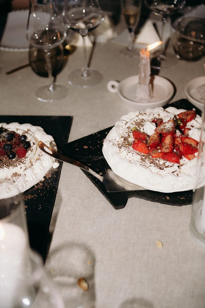 pavlova aux fruits rouges dessert de mariage