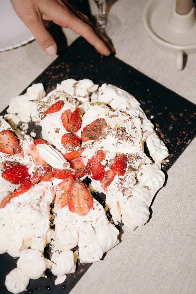 pavlova aux fruits rouges dessert de mariage