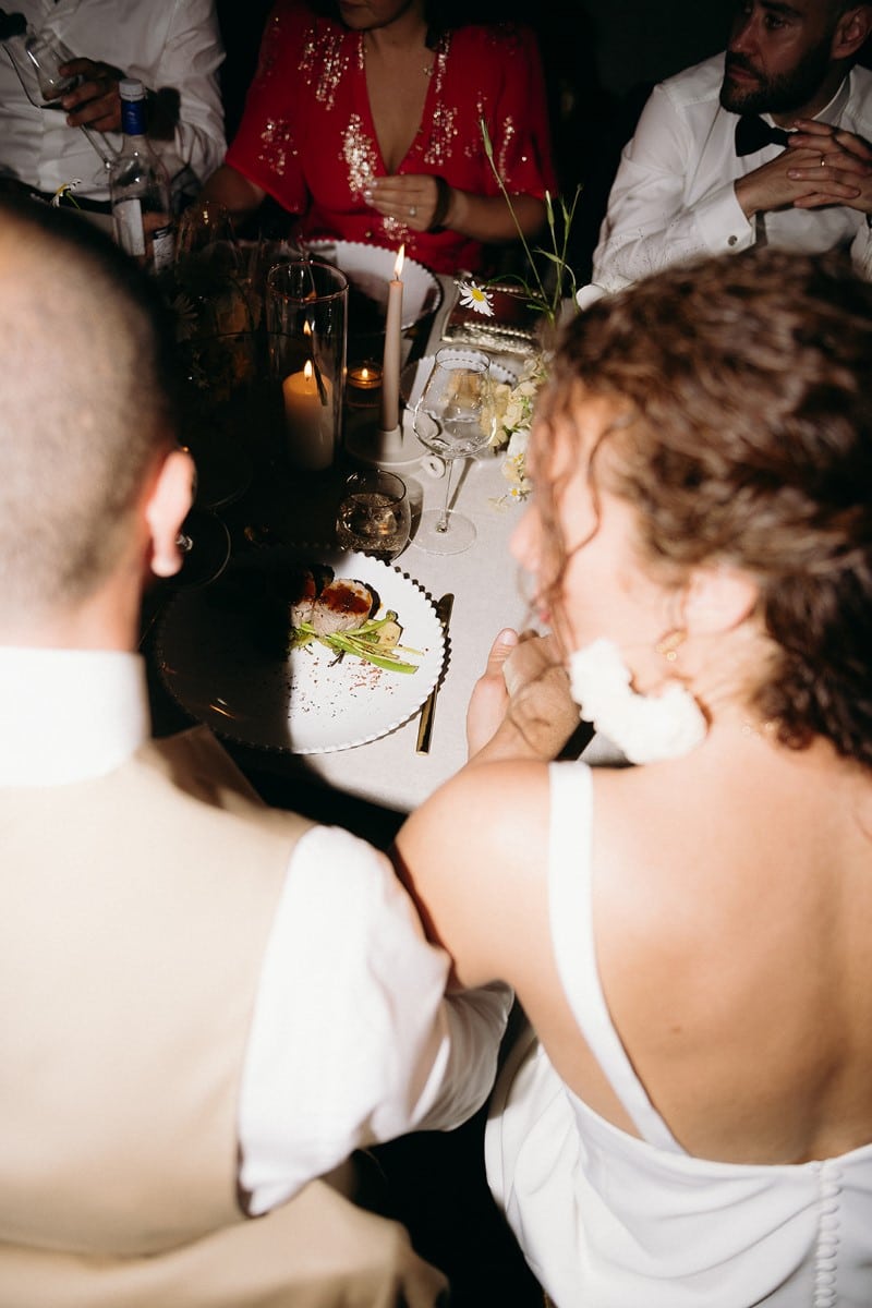 couple de marié en fin de repas