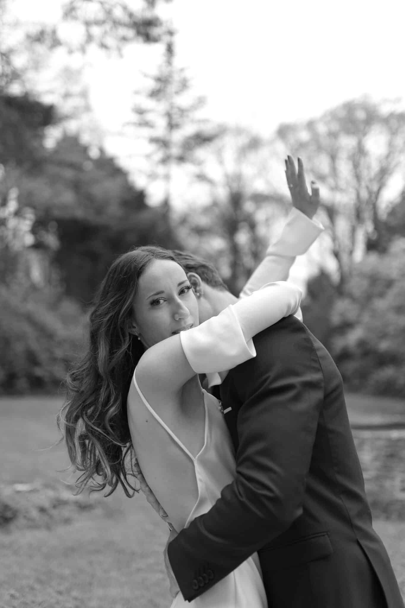 Capturez votre mariage avec un style élégant et moderne, photographe basé en Loire-Atlantique, proche de Nantes.