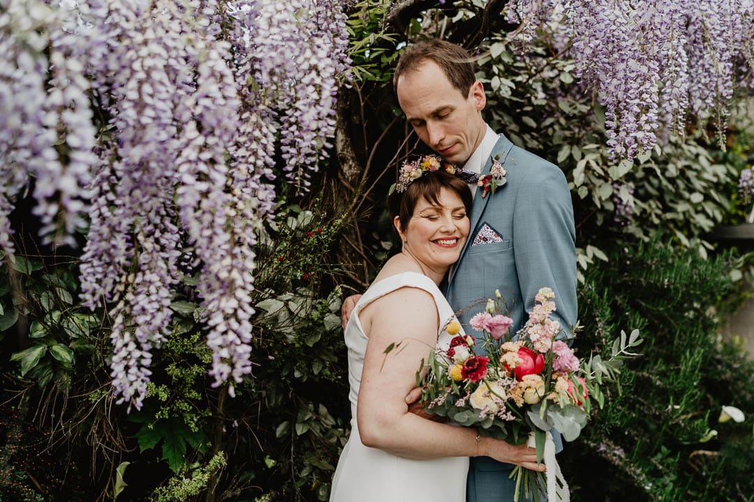 mariage champetre fleurs photo couple glycine anjou