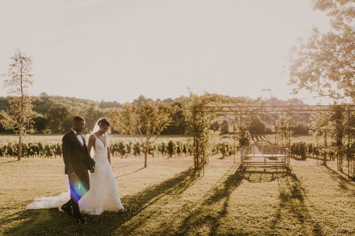 couple mariage dans les vignes