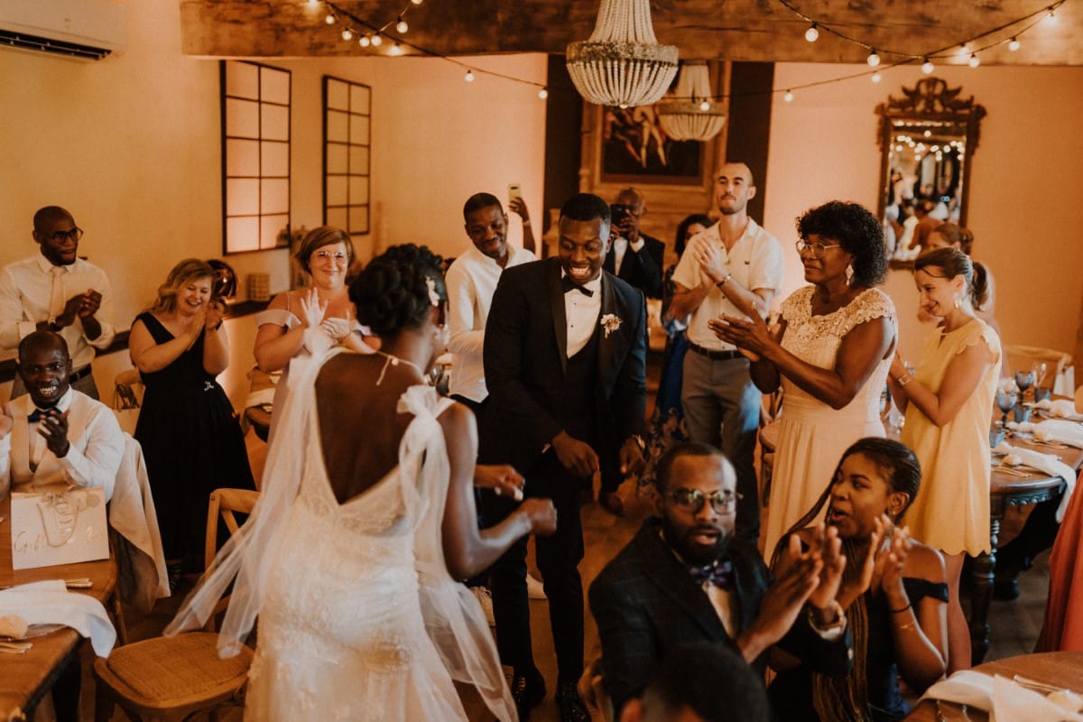 entrée des mariée dans la salle ambiance