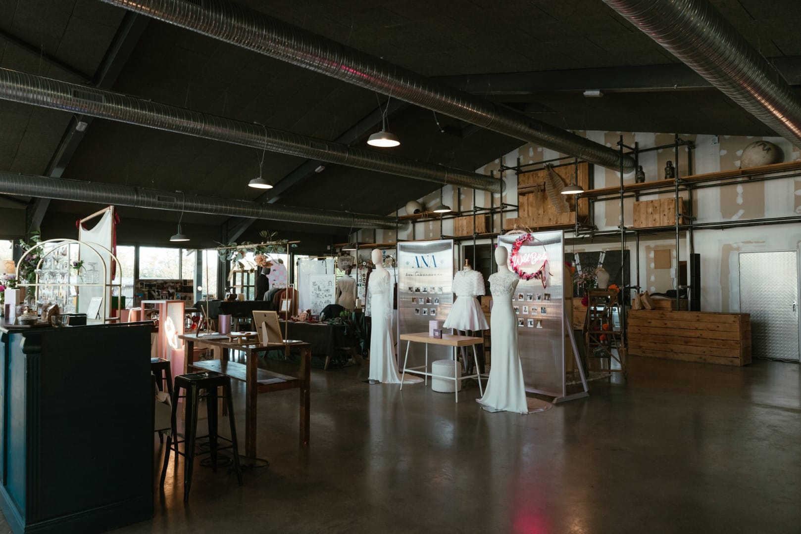 stands des exposants au salon du mariage alternatif à Bordeaux