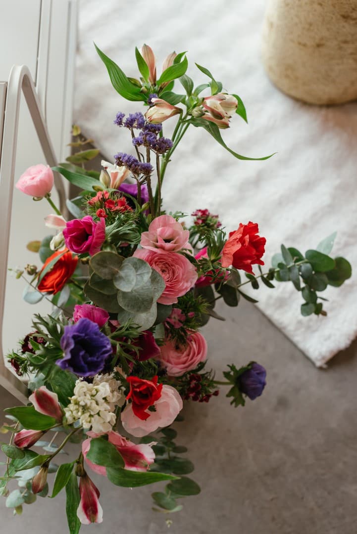 composition fleurs locales stand salon du mariage