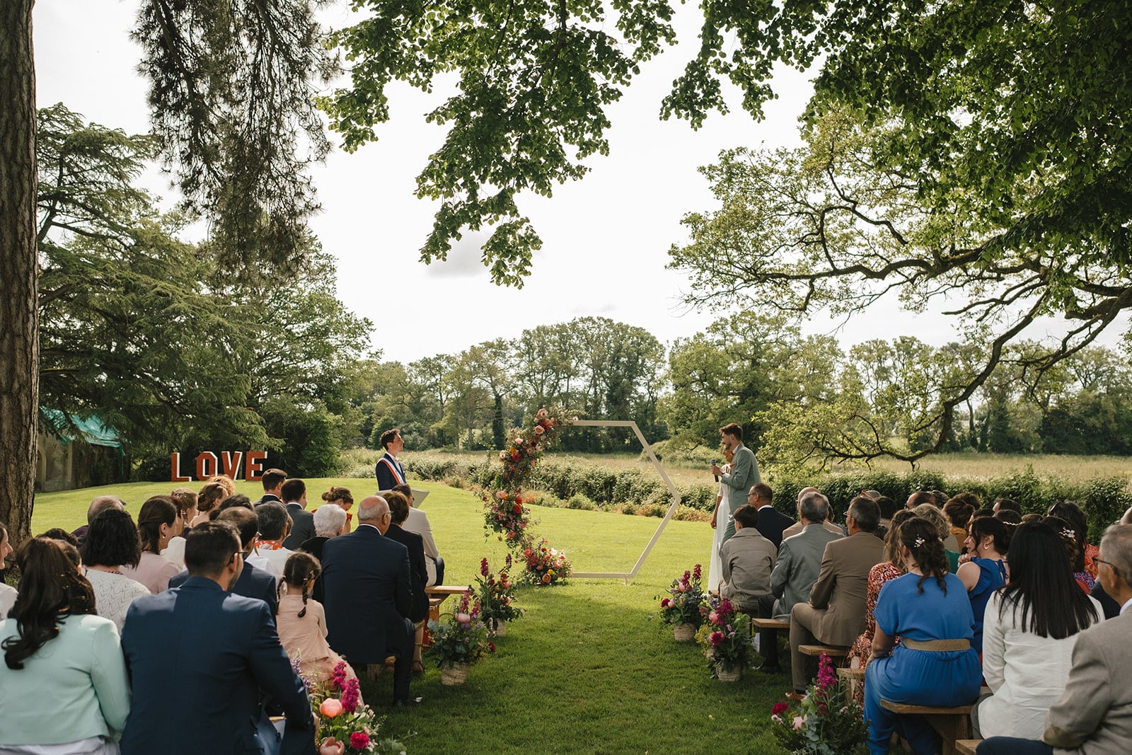 bancs fleurs ceremonie laique pays de la loire