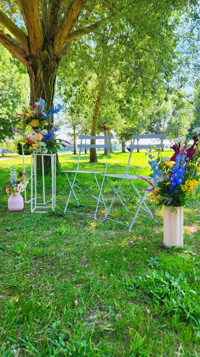 ceremonie coloree plage bord de Loire