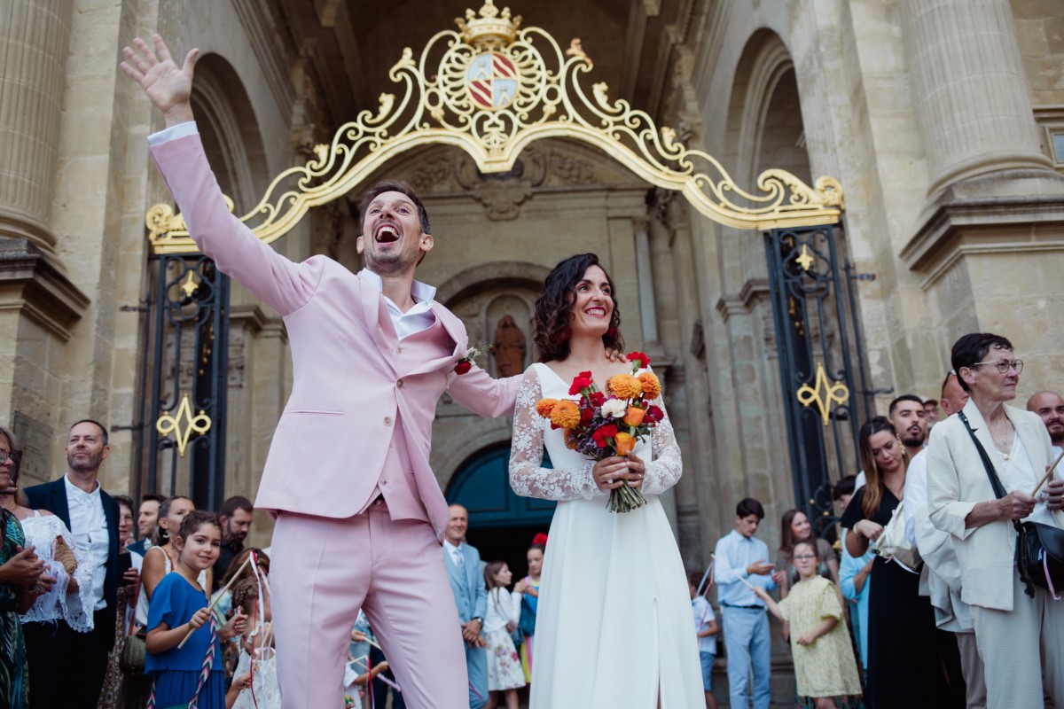 jeune mariés sortie eglise